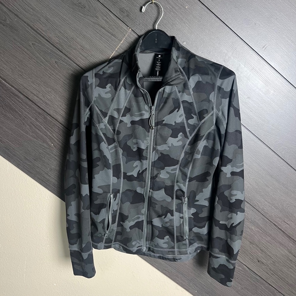 Yogalicious Lux Full Zip Camo Athletic Jacket Gray Black Thumbhole Small NWOT